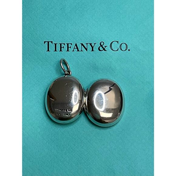 Authentic Tiffany & Co. Sterling Silver Open Oval Locket Pendant - Picture 4 of 4